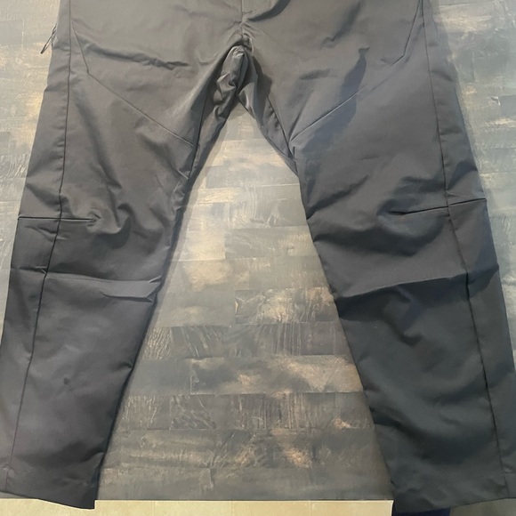 Nike Men's Sportswear Tech Essentials Unlined Commuter Pants - Picture 4 of 10